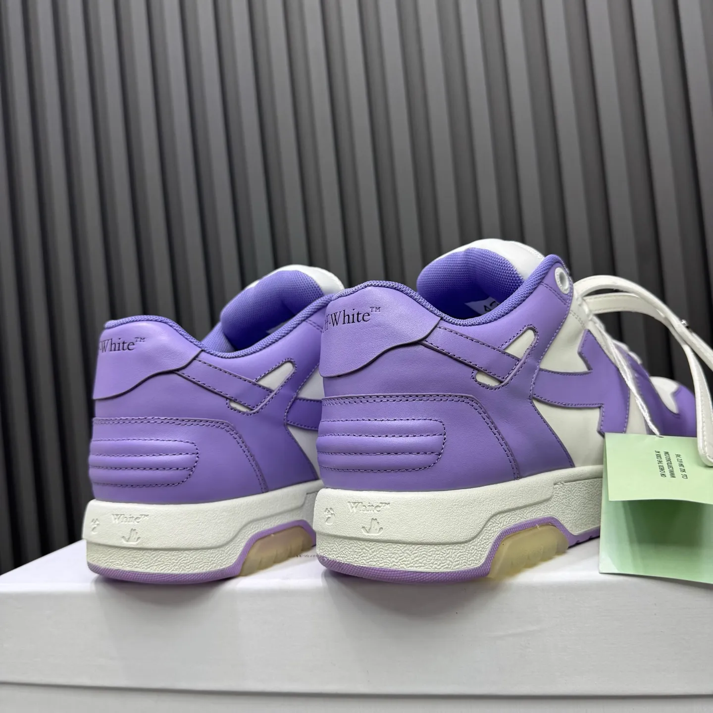 【off- white】P: 620💰Couple model👫, Size: 35-44 (Customized for men 38.45.46) High-quality version👊 "Out of office" series original molding, original lasting, production process 1:1 Original ➰OFF GRAY WHITE OW ➰ First-layer cowhide Imported skin-friendly and environmentally friendly polyester mesh Original molding high elastic and environmentally friendly molding pad Made with the original lasting process. The original molded rubber outsole (never yellows and deforms) has a super correct shape, bright color and strong three-dimensional effect👍. Packaging💯Full set of packaging synchronized with the official website (branded paper, certificate of quality, branded cloth bag)